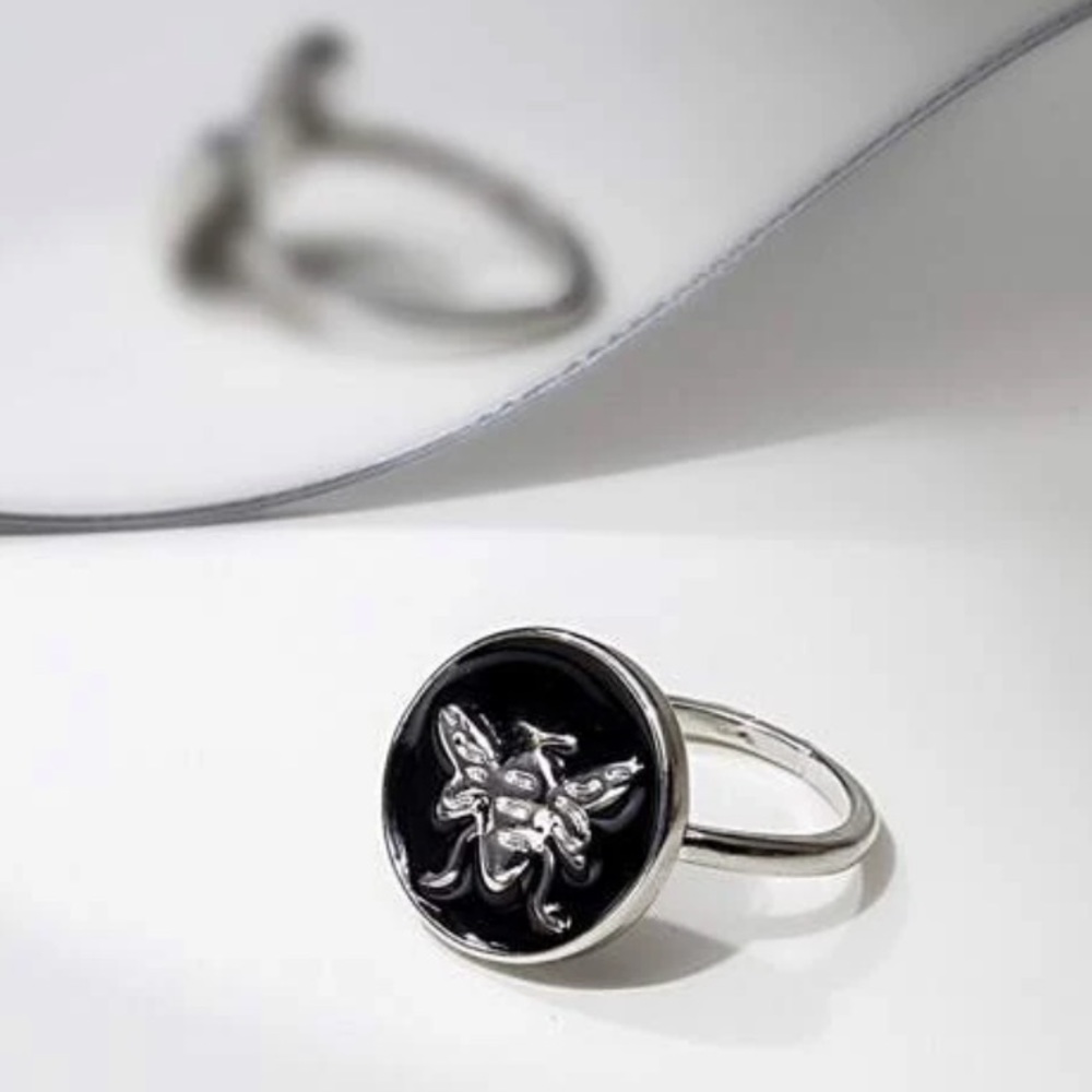 đRoyal Bee Black Pendant Silver Boutique ring Size 6.5 only 1 available!đ - Picture 1 of 8